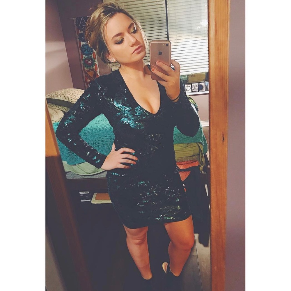 Forever 21 Emerald Green Sequin Long Sleeve Bodycon Dress